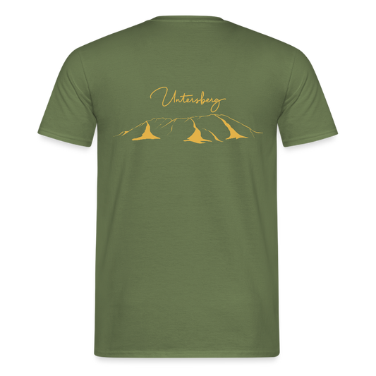 Untersberg Männer Premium T-Shirt Militärgrün 4xDruck Senfgelb - Militärgrün