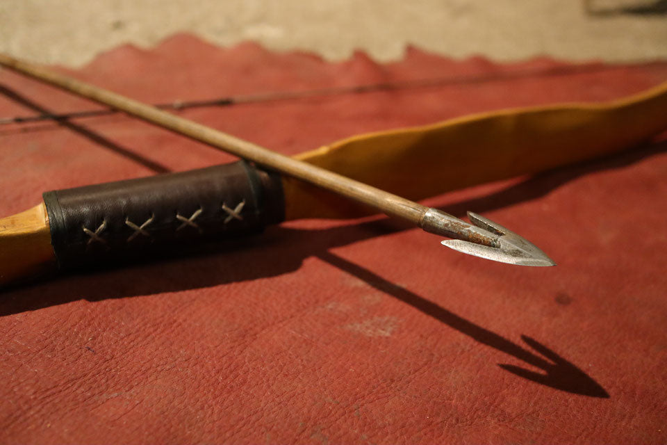Traditioneller Eiben Flachbogen